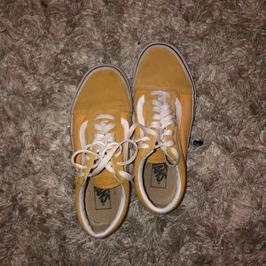 Yellowish Gold Lowtop Vans